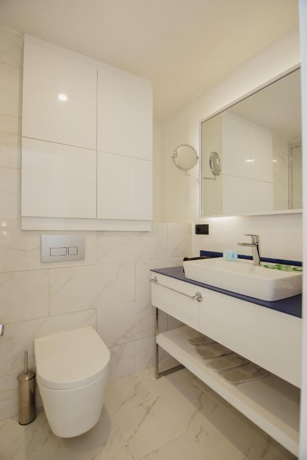 V. Orbi City Apartamento Batumi Exterior foto